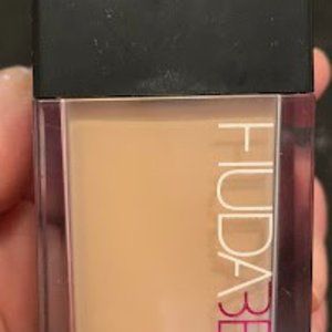 Huda Beauty Faux Filter Foundation in Shortbread